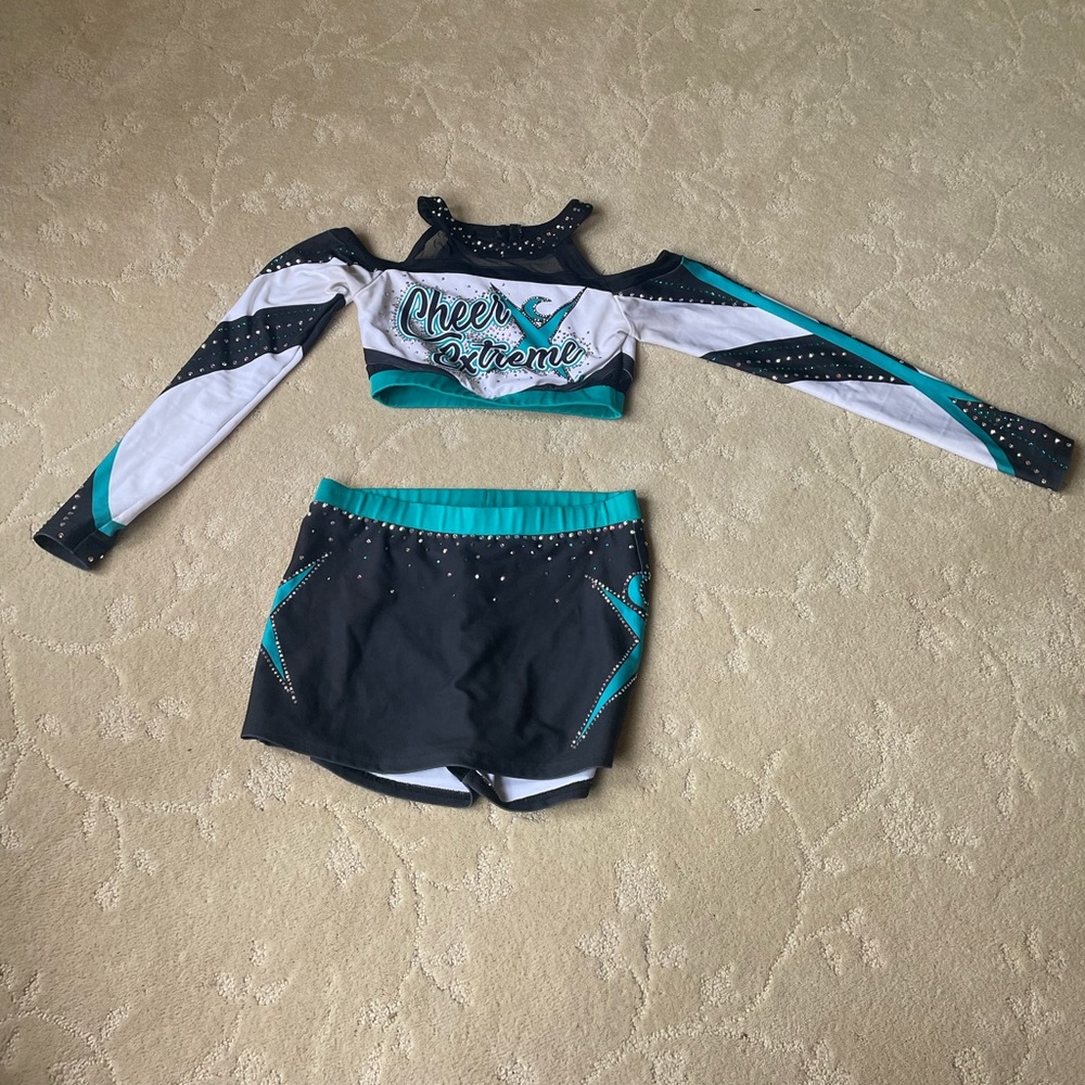 Cheer Extreme 19-21 uniform size Adult small